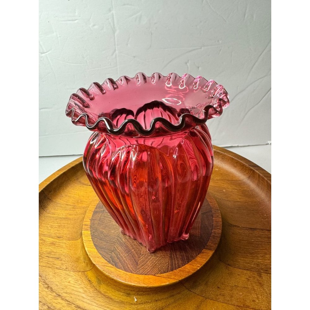 Fenton Cranberry Hexagon Ribbed Vase With Crimped Ruffled Rim 5"H - Picture 4 of 8